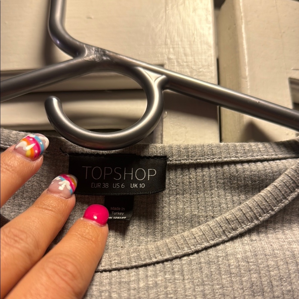 TOPSHOP | Gray Ribbed Long Sleeve Top - Picture 2 of 4